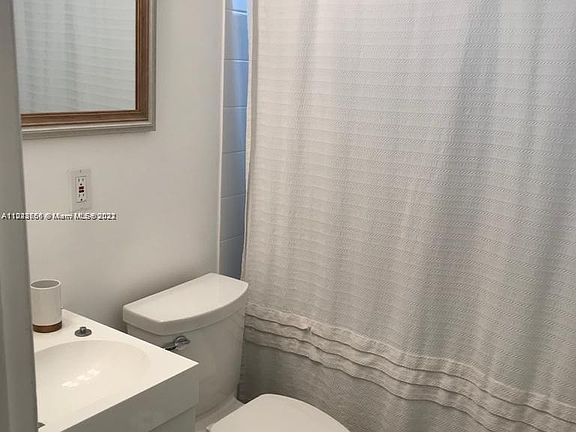 5th image of 4720 Pine Tree Dr #29