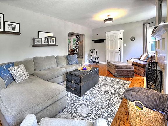 5th image of 3111 N Mason Ave