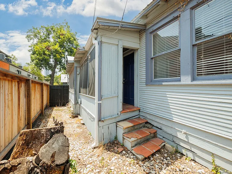 1805 Nueces St — Photo 36
