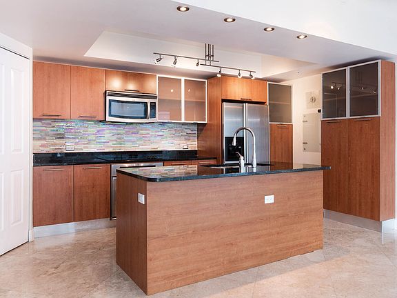 5th image of 480 NE 30th St APT 801