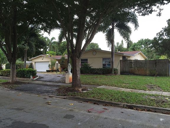 4th image of 361 Clancey Cir