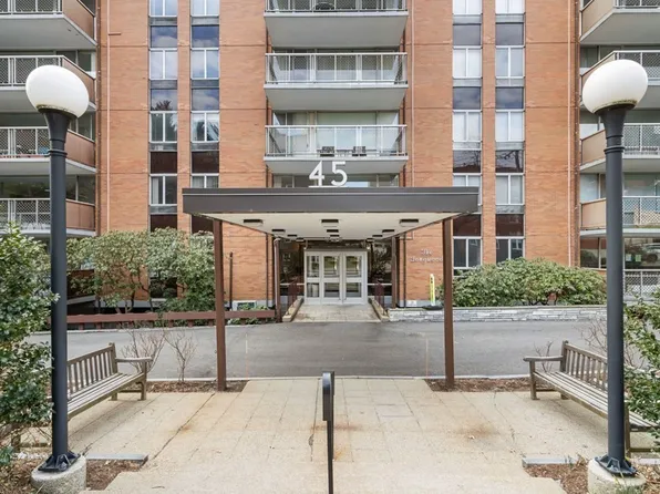 45 Longwood Ave APT 208, Brookline, MA 02446