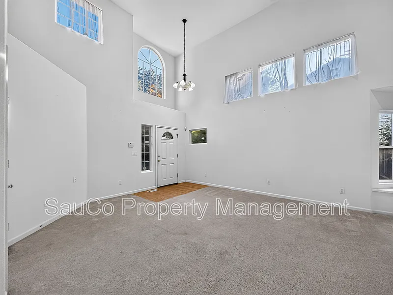 4 bed, 2.5 bath, 2600 sqft, $3,150 — Photo 3