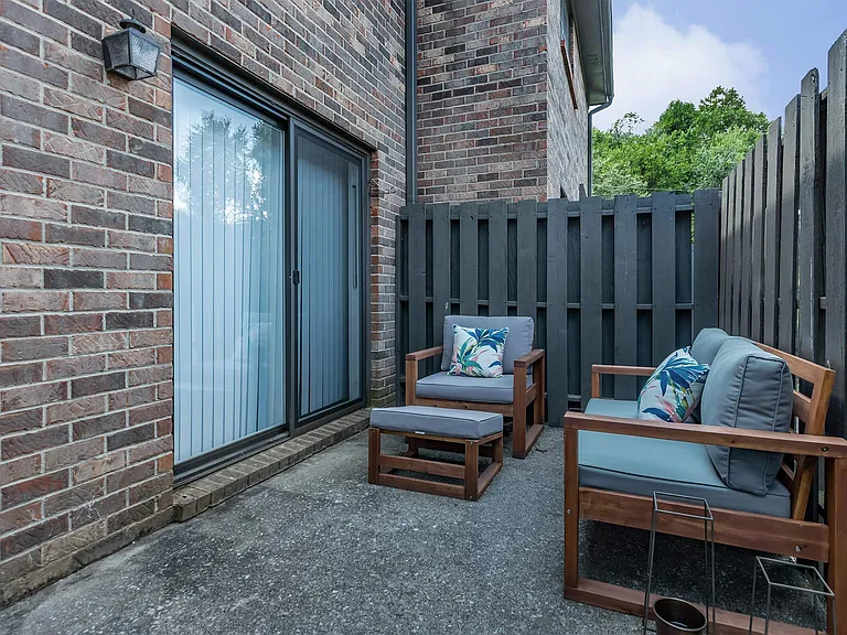 Brighton Valley Apts — Photo 41