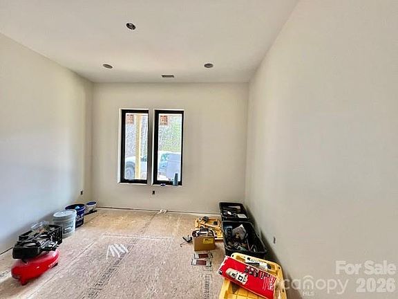 4th image of 646 Fontana Ridge Rd