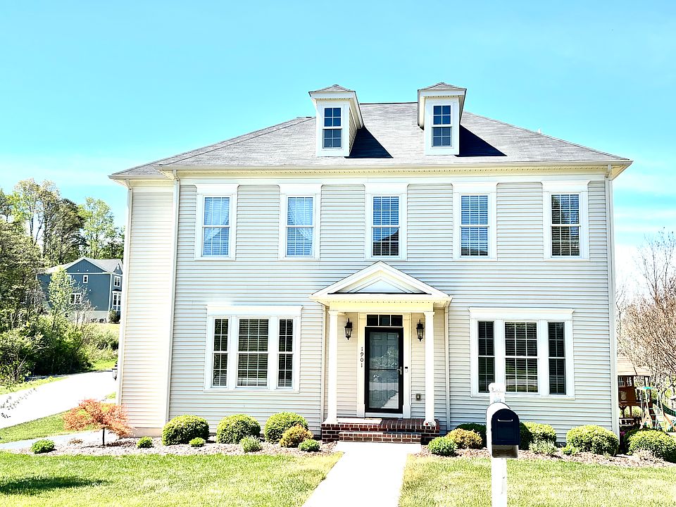1st image of 1901 Forest Ln