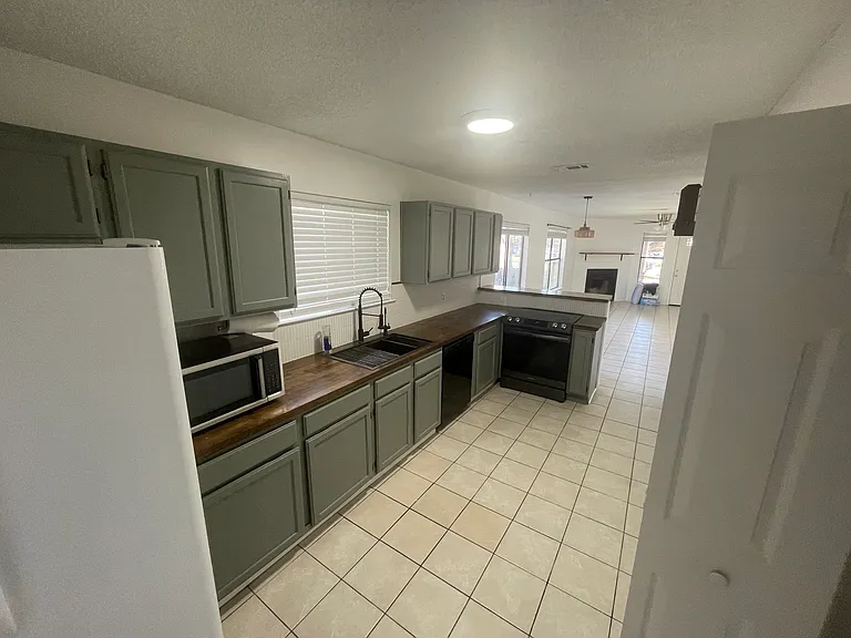 523A Luther Dr #A — Photo 2