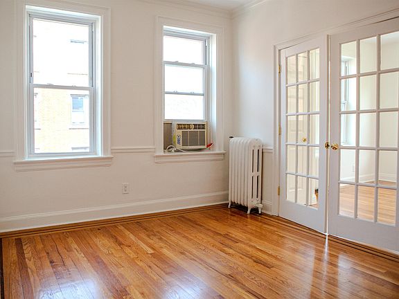 3rd image of 7812 Hudson Ave APT D2