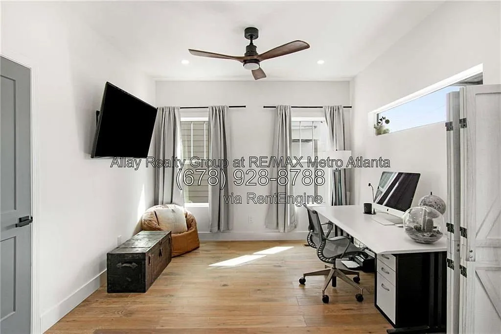 3 bed, 3.5 bath, 2366 sqft, $3,170 — Photo 4