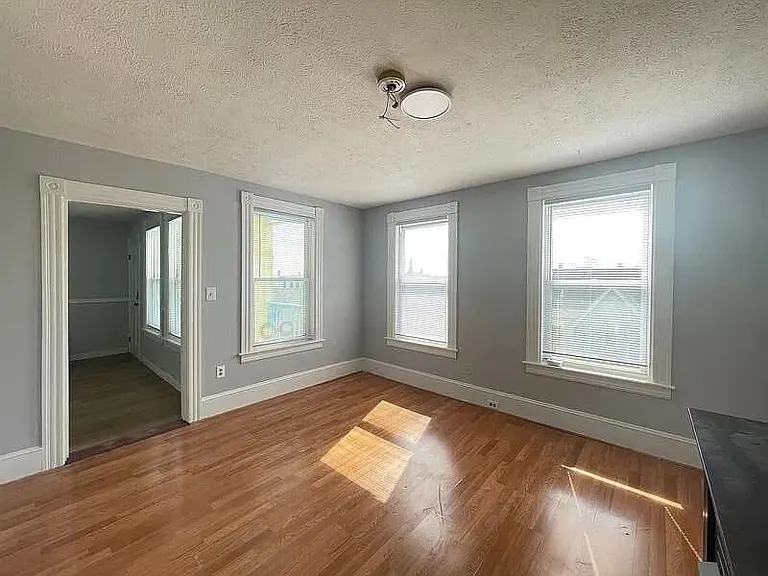 231 Laurel St #3 — Photo 9