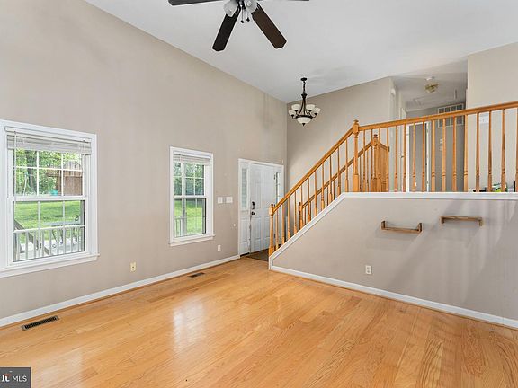 3rd image of 70 Grove Ln