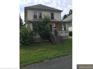 8 Rowe St, Newport, ME 04953