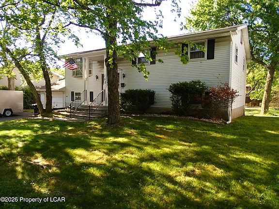 4th image of 160 Coxe St