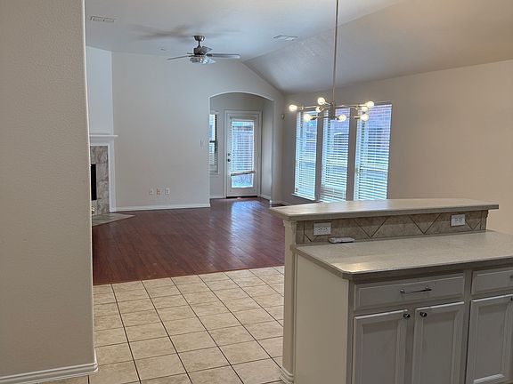 3rd image of 337 Kirby Dr
