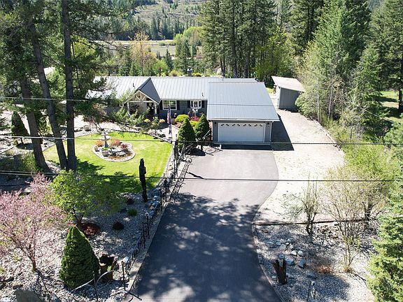 2nd image of 216 Yellowtail Rd