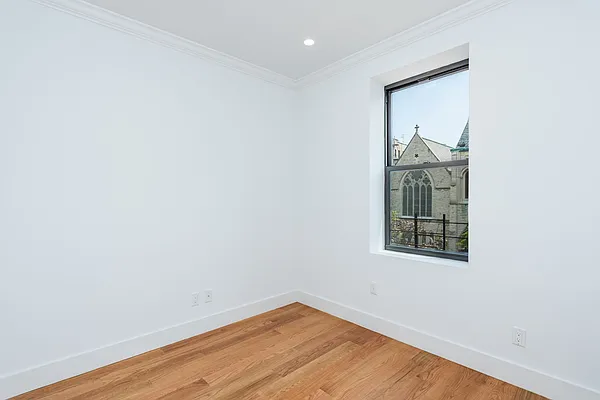 Rented by Nooklyn NYC LLC | media 100