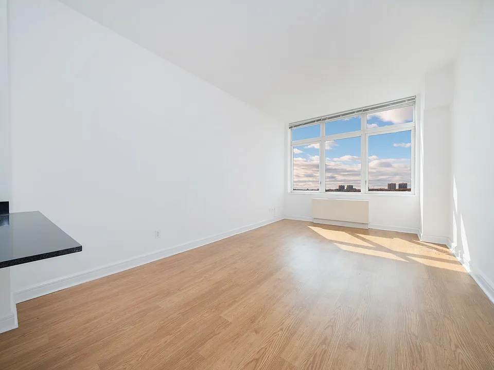 140 Riverside Blvd #2009