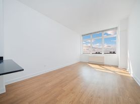 140 Riverside Blvd