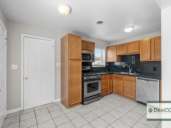 5th image of 2210 W Gill Pl