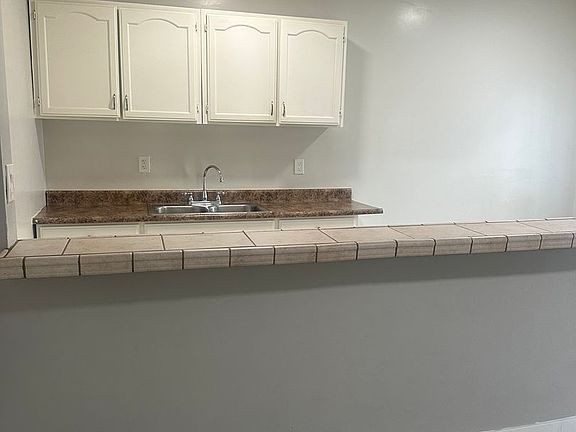 4th image of 5606 S Figueroa St #3A