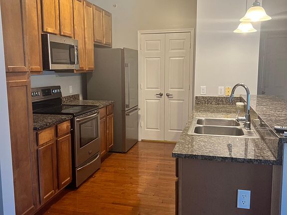 3rd image of 37 Kassebaum Ln APT 200