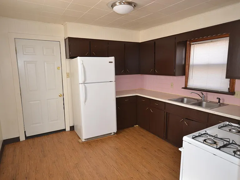 130 Roswell St — Photo 3