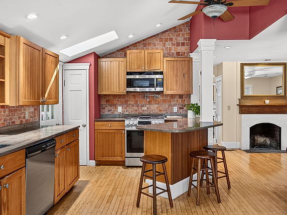3rd image of 658 Main Street