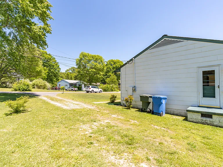1214 Echo Dr — Photo 4