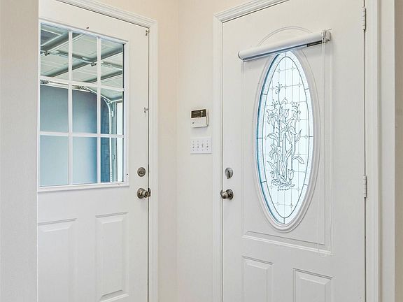 4th image of 205 Santana Dr