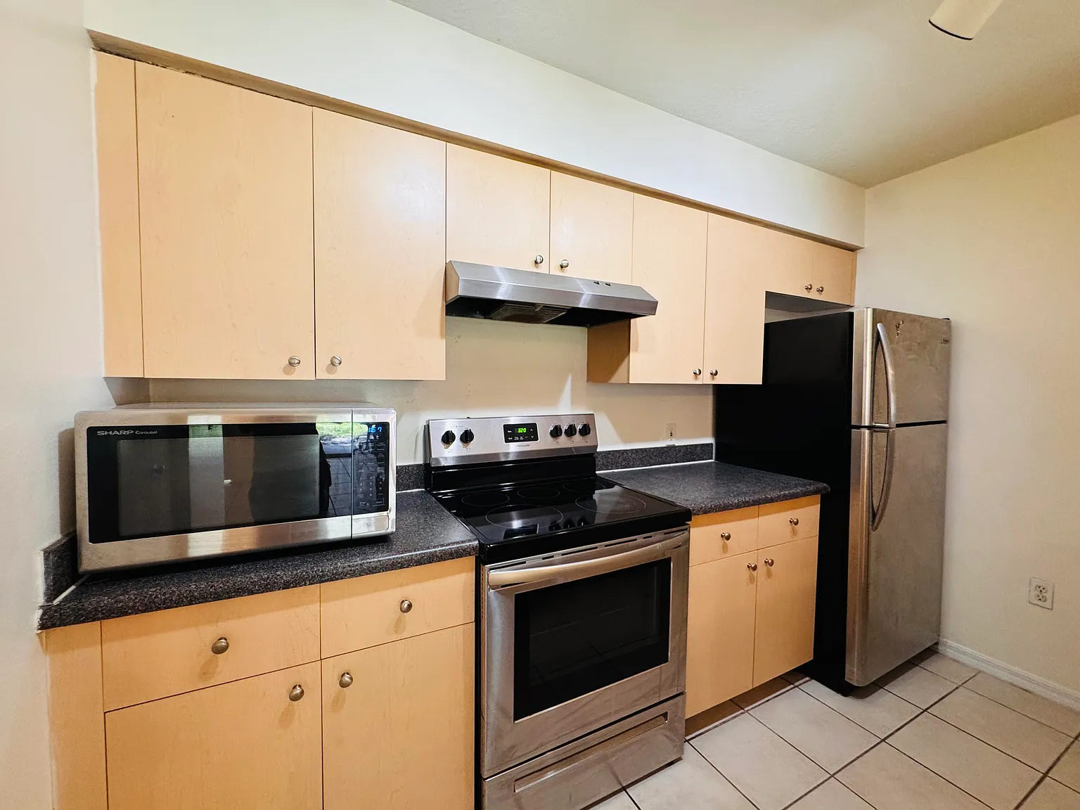 2 bed, 1.0 bath, 926 sqft, $1,825 — Photo 4