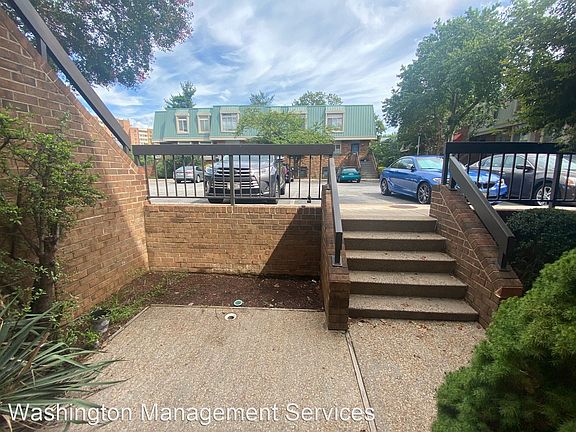 4th image of 1639 S Hayes St APT A