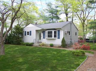 19 Pine Cone St, Middle Island, NY 11953