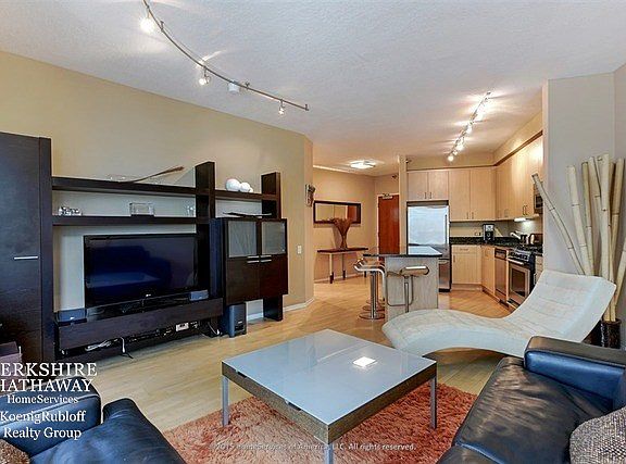 5th image of 600 N Kingsbury St APT 1106