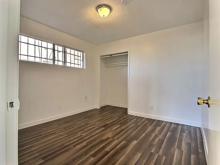 517 W 84th St — Photo 32