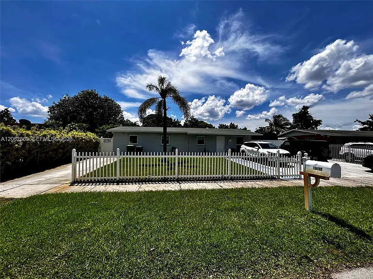 19302 NW 47th Pl — Photo 19