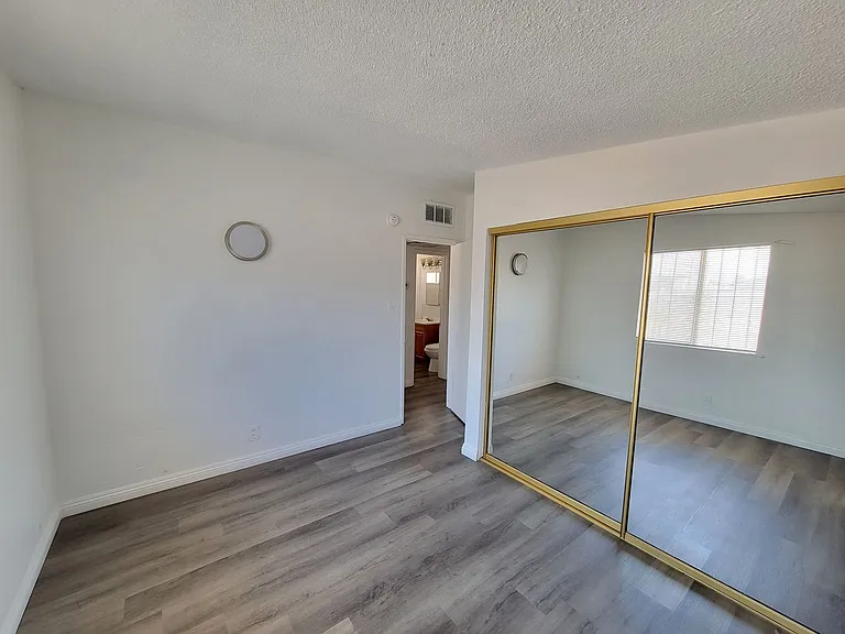 987 J St — Photo 9
