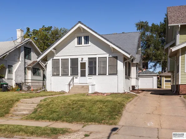 2426 Newport Ave, Omaha, NE 68112