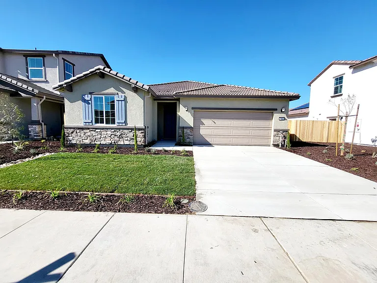 1561 Shirley Ave — Photo 8