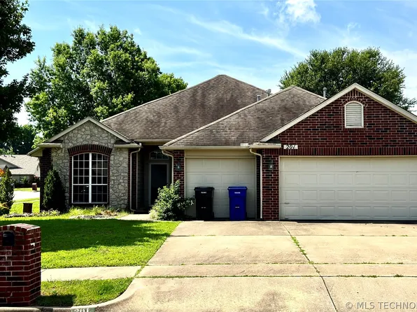 201 W Charleston Pl, Broken Arrow, OK 74011