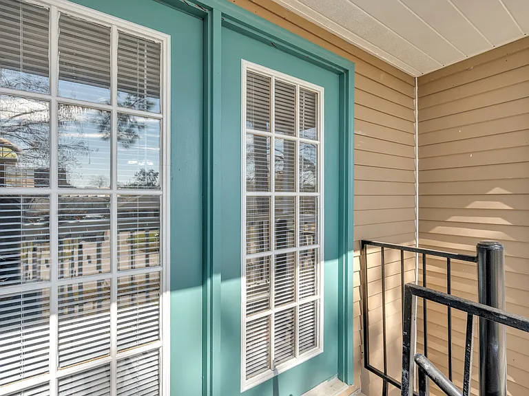 Woodlake Apartments — Photo 74