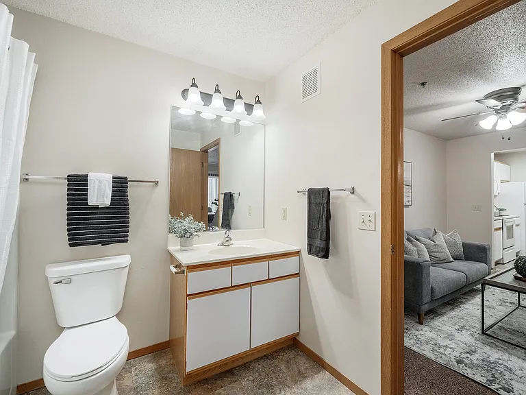 Bennington Hill Apartments — Photo 14