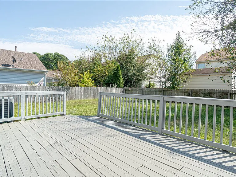 6226 Oakglen Dr — Photo 29