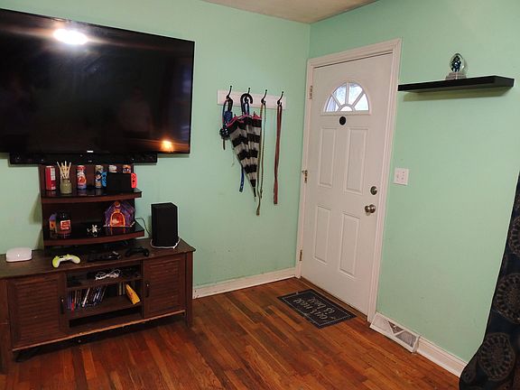 3rd image of 108 Coolbrook Dr