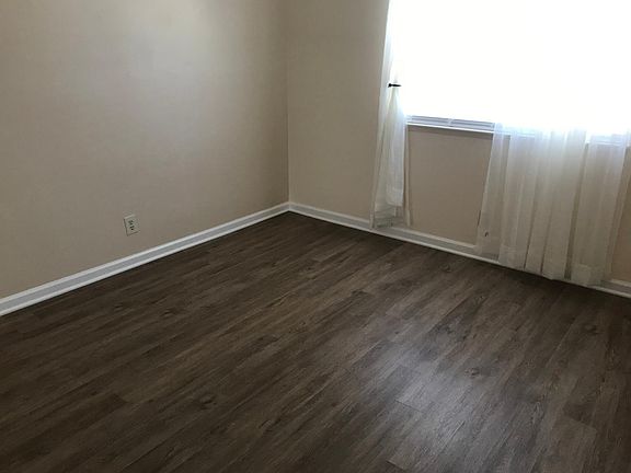 3rd image of 2600 Sullivan Dr