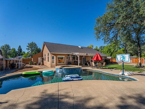 3rd image of 5854 Beaumont Dr