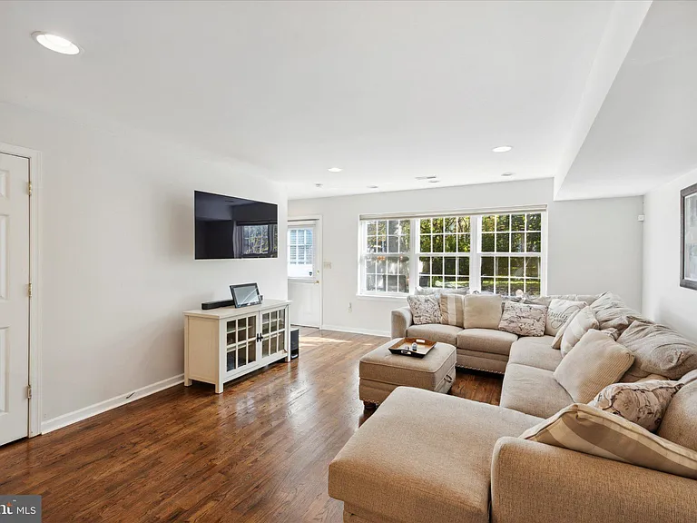 535 Gerhard St #1 — Photo 9