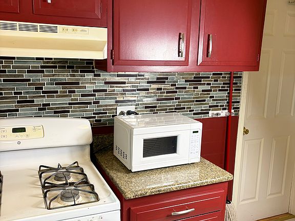 5th image of 419 Sidney Ave