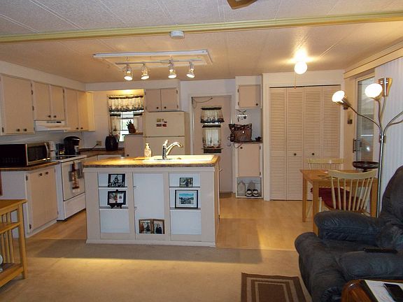 4th image of 48 Windward Ct