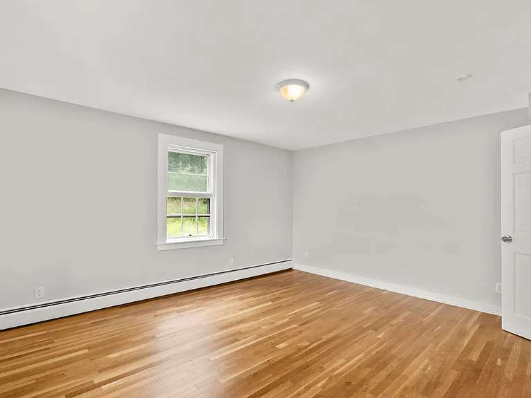 588 N Walnut St #3 — Photo 8