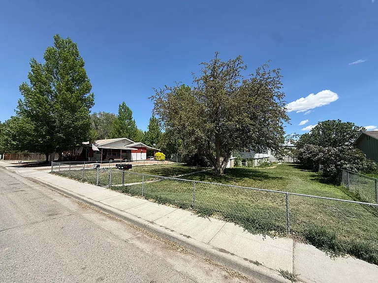 825 N Broadway Ave. — Photo 7